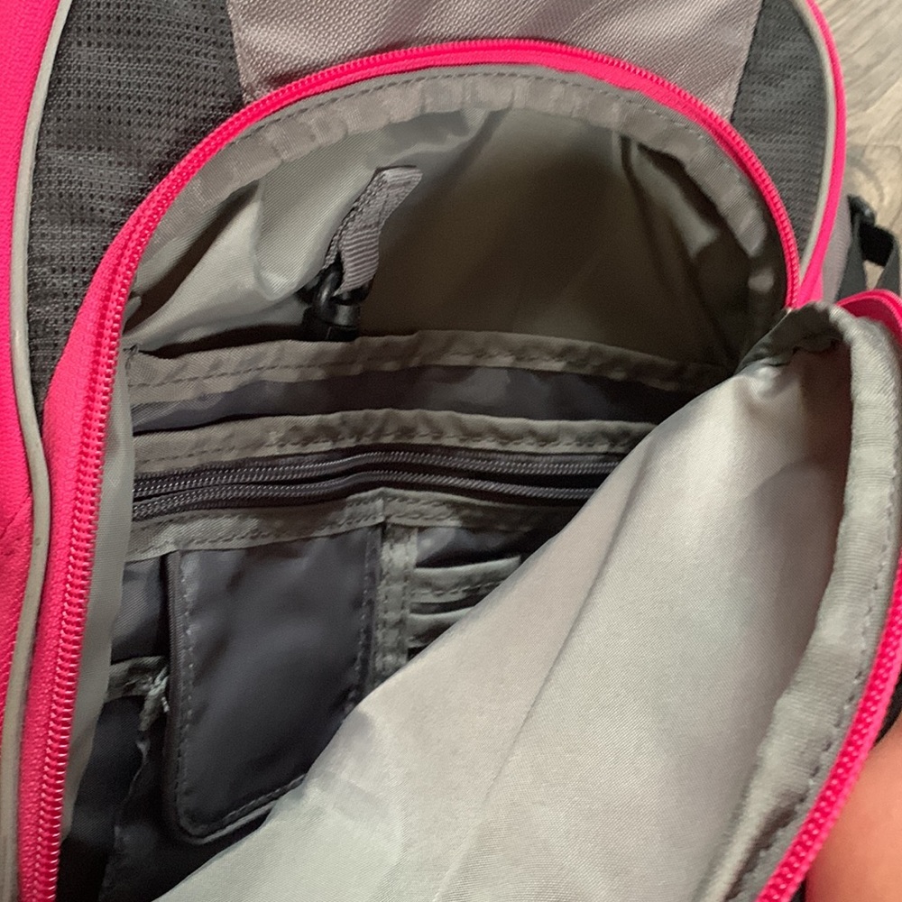 Pink back pack - Picture 5 of 12